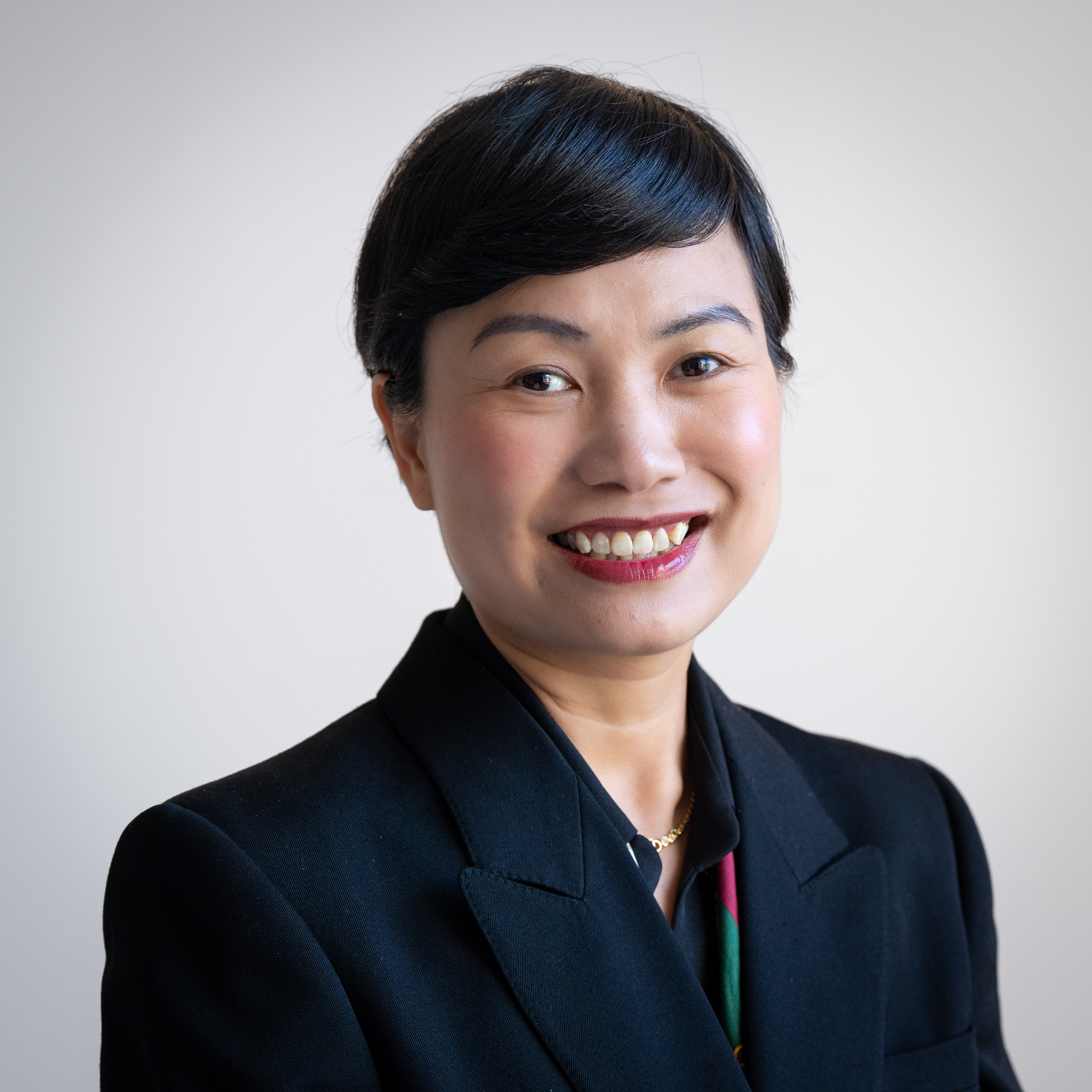 Dr Nora Luu